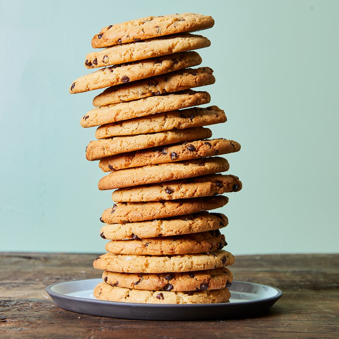 https://fleishigs.com/images/mobile-app/recipes/1247-list-salted-tahini-chocolate-chip-cookies.jpg