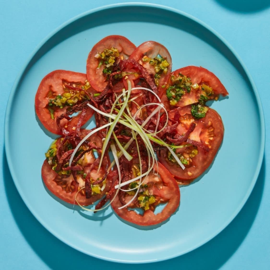 https://fleishigs.com/images/mobile-app/recipes/1807-list-tomato-carpaccio-with-persillade-and-frizzled-salami.jpg