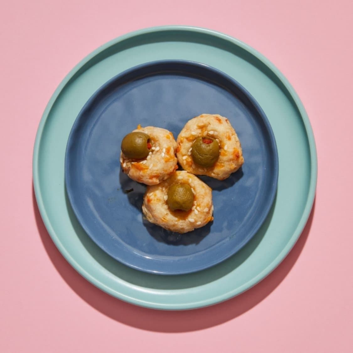 https://fleishigs.com/images/mobile-app/recipes/1948-list-cheddar-olive-bites.jpg