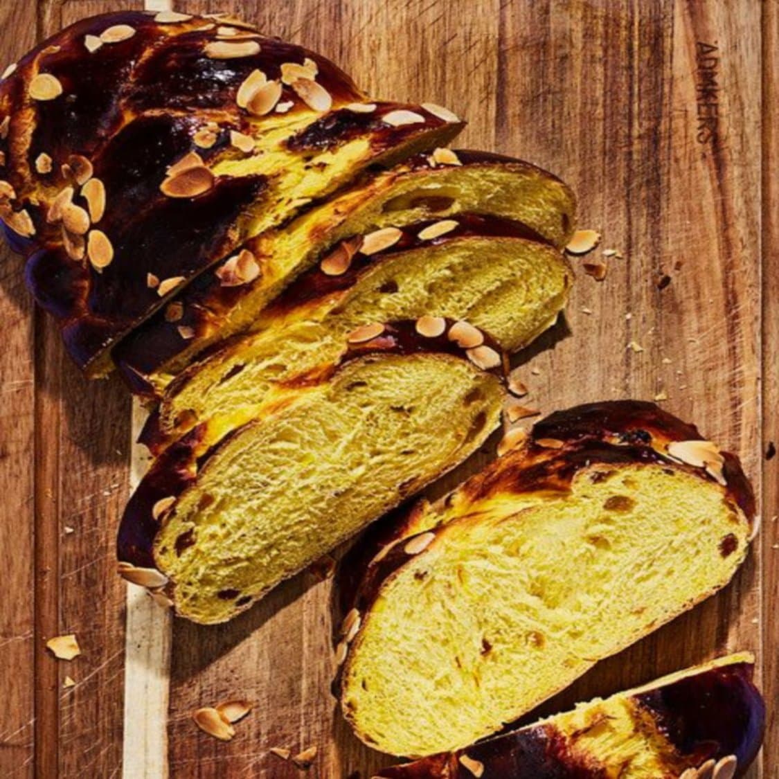 https://fleishigs.com/images/mobile-app/recipes/4013-list-saffron-and-honey-challah.jpg