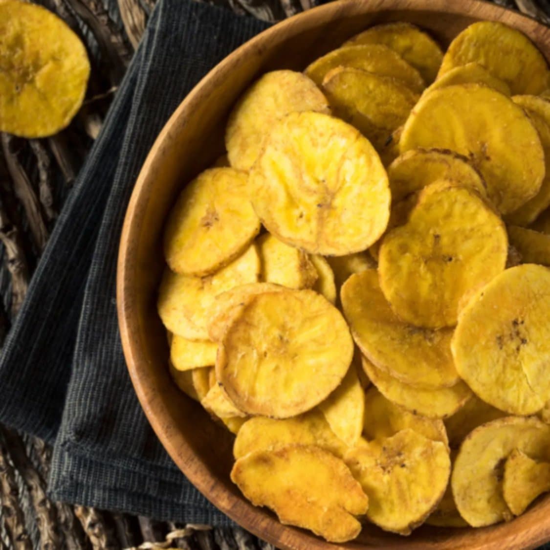 https://fleishigs.com/images/mobile-app/recipes/4063-list-homemade-plantain-chips.jpg