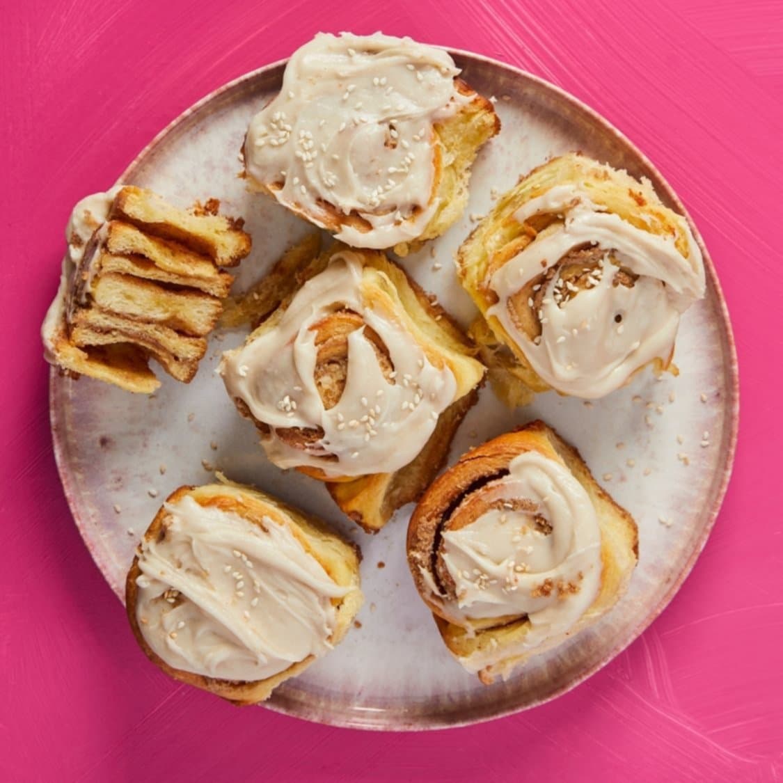 https://fleishigs.com/images/mobile-app/recipes/431-list-tahini-sticky-buns.jpg