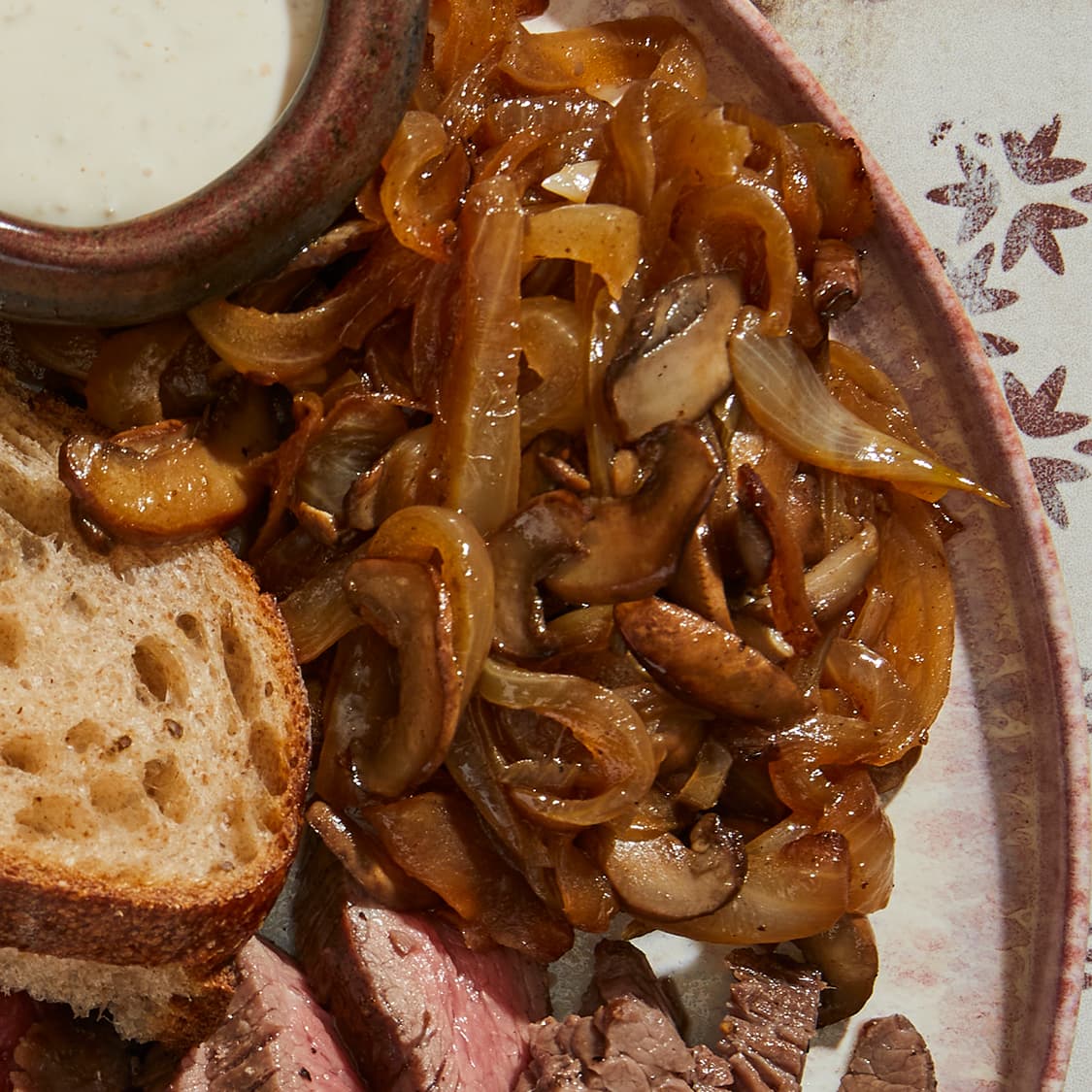https://fleishigs.com/images/mobile-app/recipes/764-list-caramelized-onions-and-mushrooms.jpg