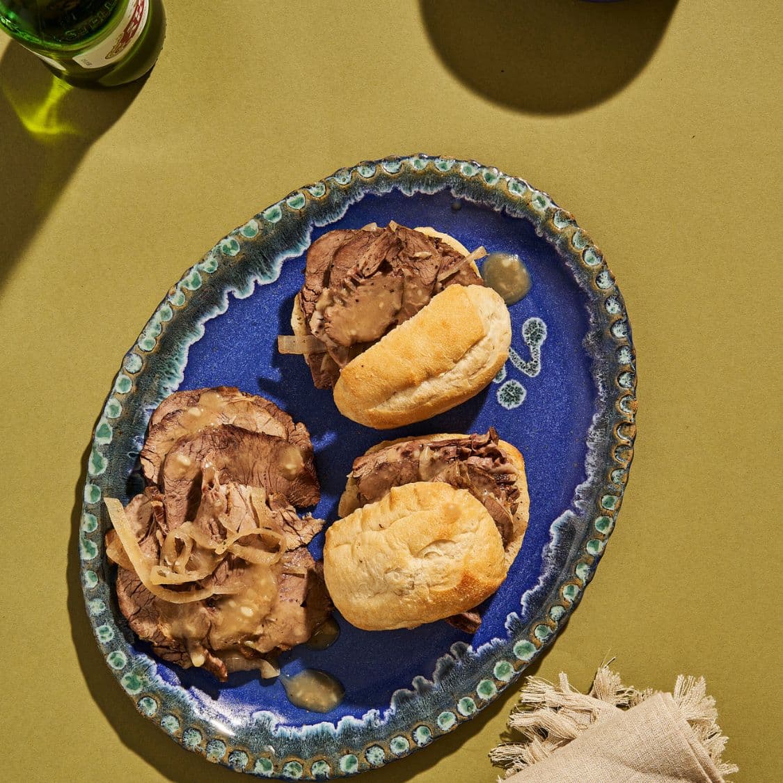 https://fleishigs.com/images/mobile-app/recipes/82jqY6EQbzH7BkiI0rWsvPNyejHbEu-metaUm9hc3QgYmVlZiB3aXRoIGdyYXZ5LlBORw==-.png